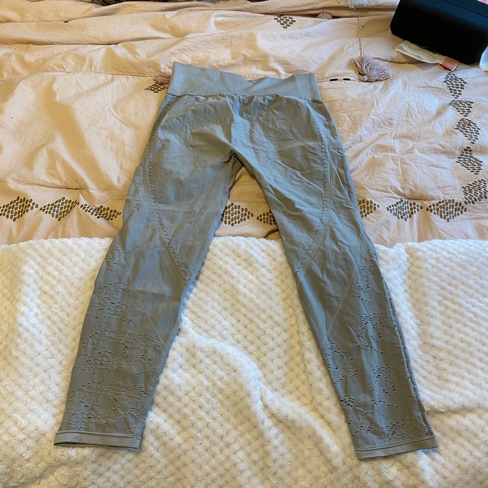 Fabletics leggings, barely worn. Size 4.